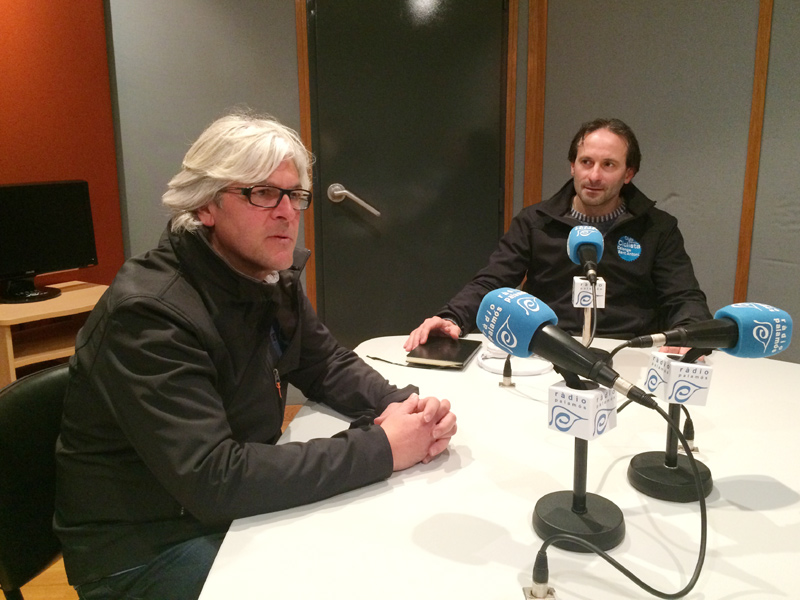 Representants del Club Esportiu Ciclista Calonge-Sant Antoni, als estudis de Ràdio Palamós.