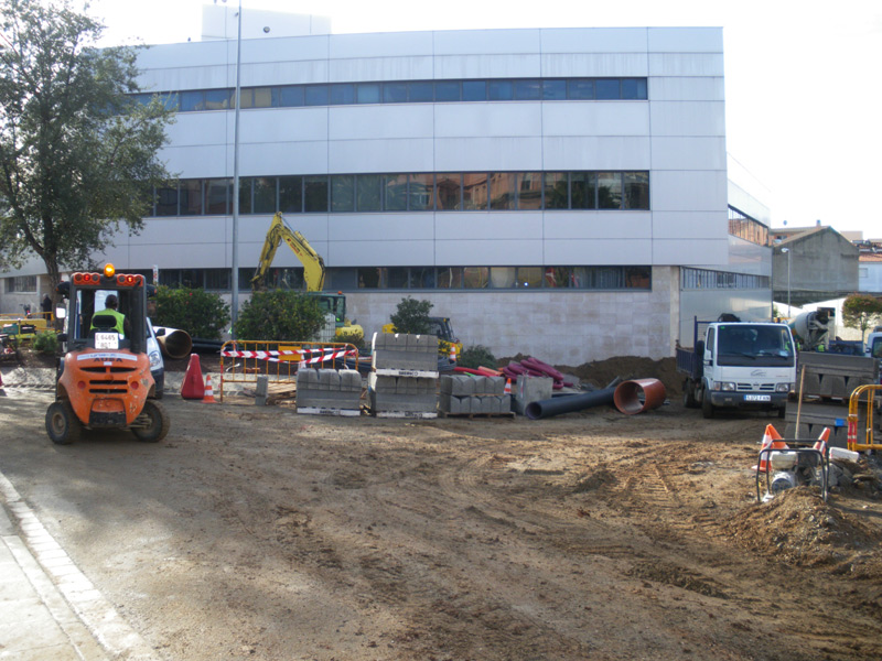 Obres del projecte 'Palamós millora' al carrer del Doctor Flèming, en una imatge d'arxiu. (Foto: Ràdio Palamós).