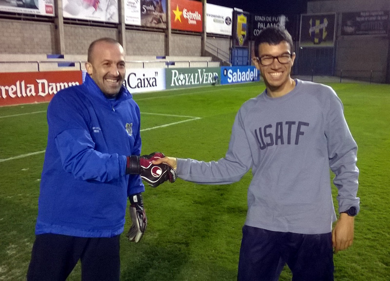Joan Bayona amb Adel Mechaal, que avui rebrà un reconeixement públic a l'Ajuntament. (Foto: R. Ribas)