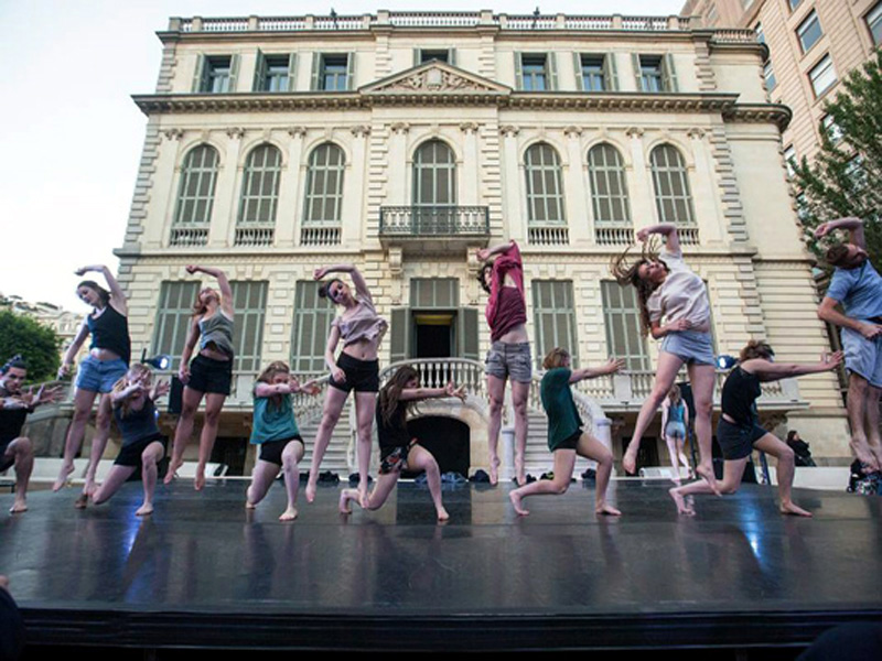 Les ballarines de Cobosmika SEEDS presenten aquest diumenge coreografia.
