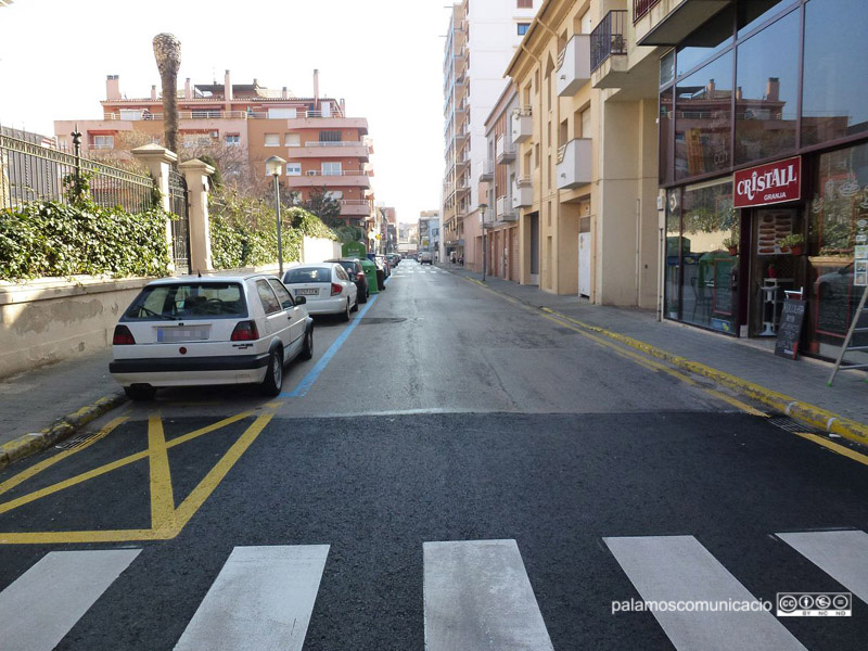 El carrer de López Puigcerver, en el tram que separa el que es va fer i el que ara es preveu asfaltar.