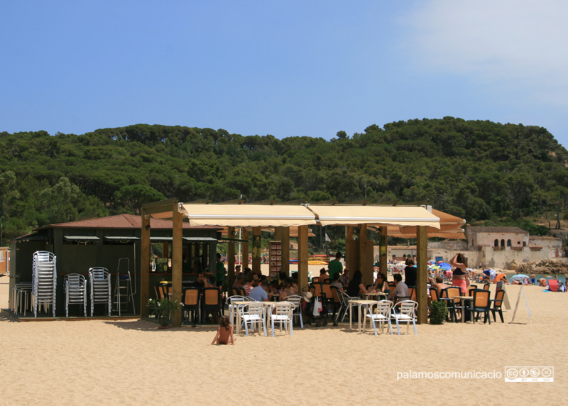 Un dels xiringuitos de la platja de Castell.