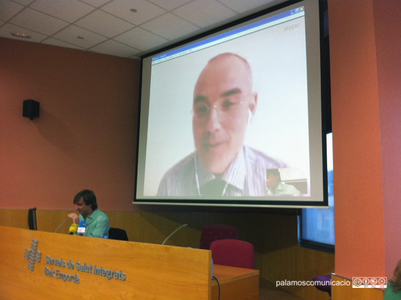 El pare d'en Richi, Ricard Garcia, intervenint per videocoferència en l'acte d'ahir a l'hospital de Palamós.