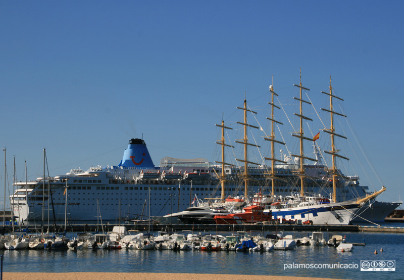 Creuers al port de Palamós, en una imatge d'arxiu.