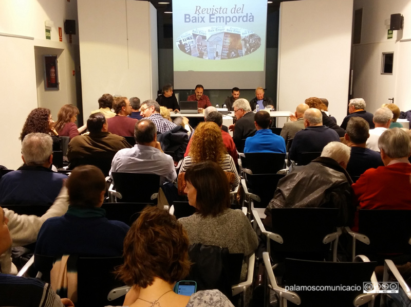 Un moment de l'acte de presentació del darrer número de la Revista del Baix Empordà.