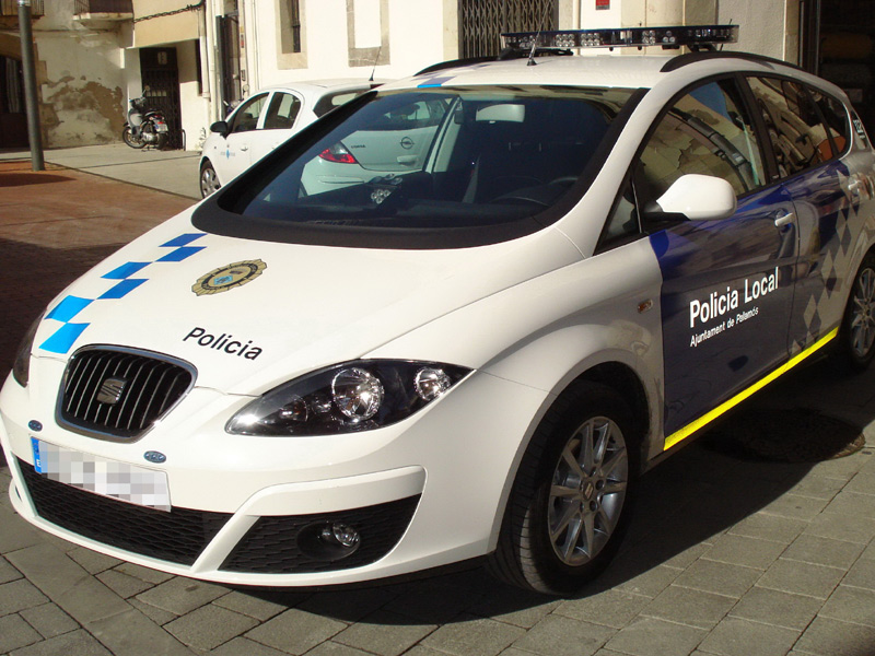 La Policia Local va detenir l'home i el va lliurar als Mossos d'Esquadra.