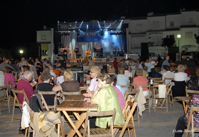 Imatge d'arxiu d'una revetlla a Sant Joan. (Foto: Josep Lois).