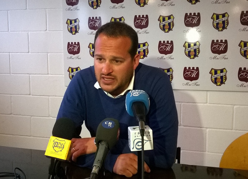 L'entrenador del Palamós, Joan Mármol. (Foto: Pere Subirana.)