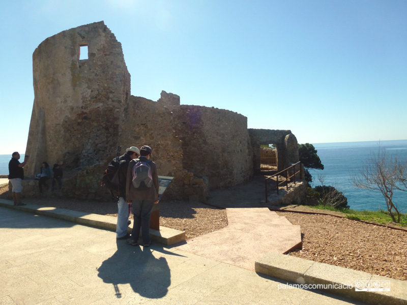Les restes del castell de Sant Esteve de Mar, a tocar de La Fosca.