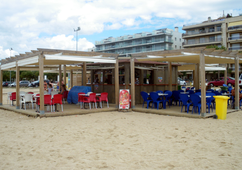 Un dels xiringuitos de la platja Gran de Palamós.