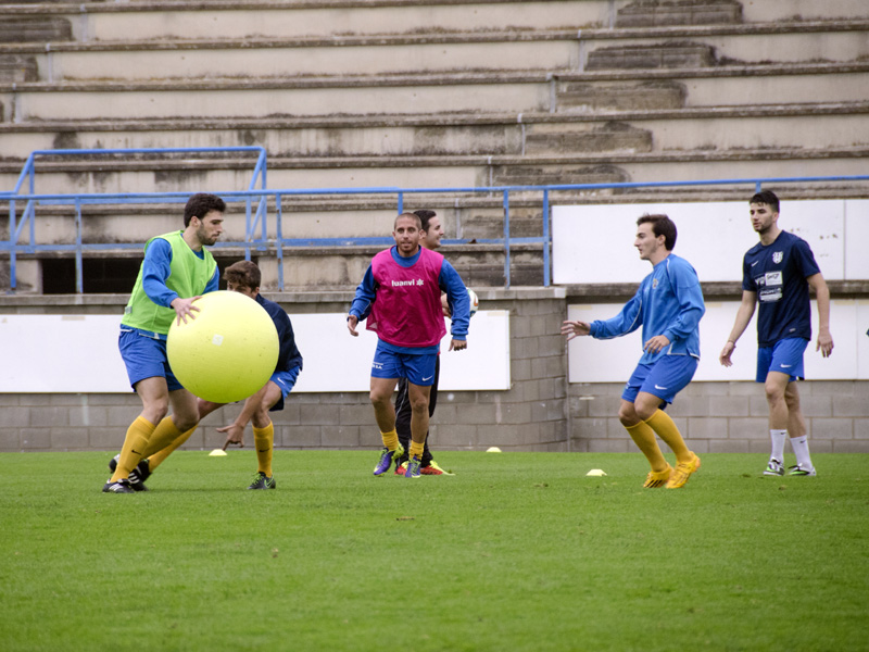 Imatge d'arxiu d'un entrenament del Palamós CF, aquesta temporada. (Foto: Olga Grassot).