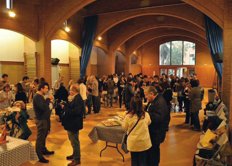Recepció als participants, a l'IES Palamós. (Foto: Education Transmedia)