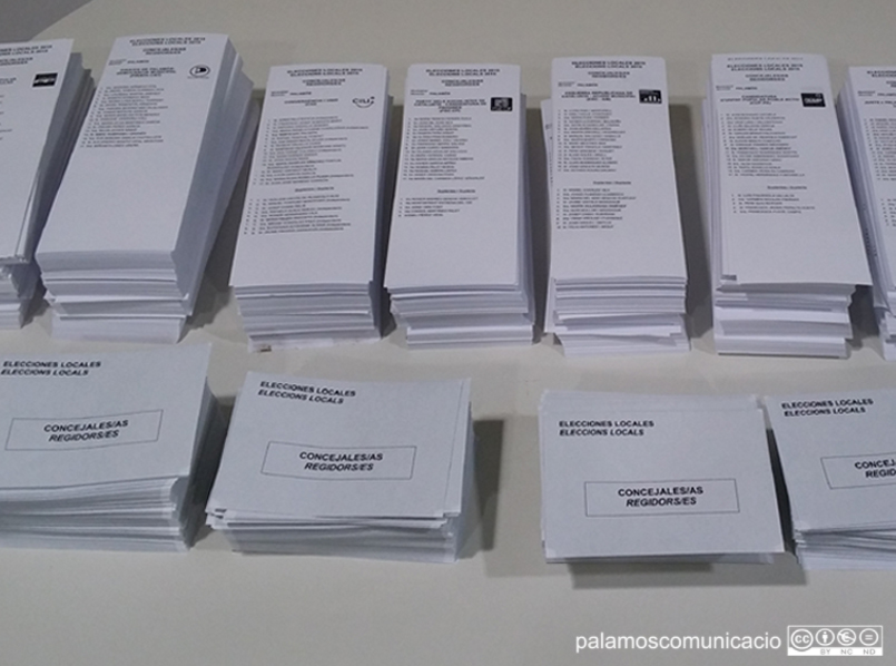 Paperetes i sobres de candidatures de les darrers eleccions municipals.