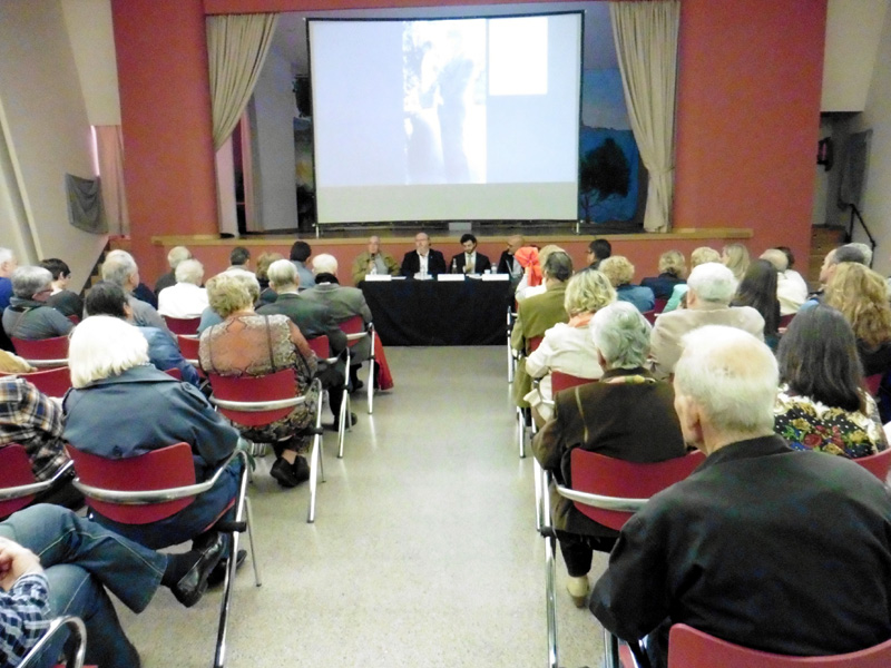 Presentació de la biografia d'Artur Mundet al teatre de Sant Antoni que porta el seu nom. (Foto: Ajuntament de Calonge.) 