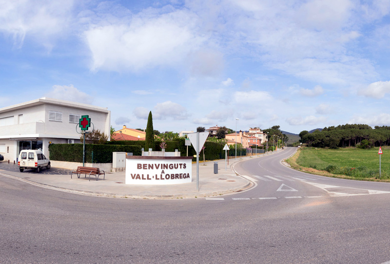 Es donarà més amplada a la carretera d'accés a Vall-llobrega. (Foto: Diputació de Girona.)