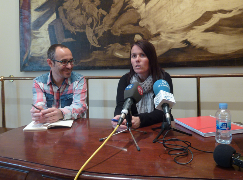 El regidor de l'Entesa, Èrik Solés, i la cap de llista de la formació, Laia Súñer.
