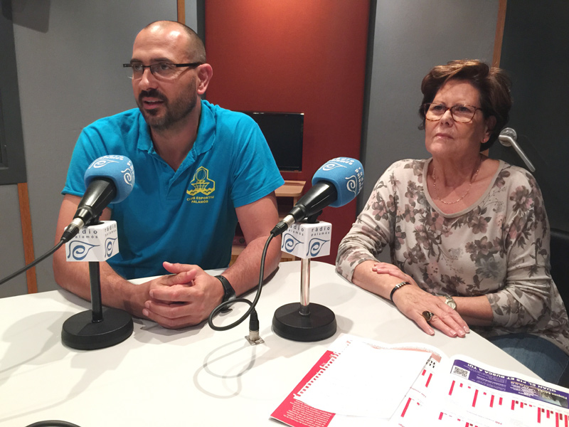 Xavier Adroher, del CE Palamós, i Hortènsia Doporto, de la Fundació Oncolliga, a Ràdio Palamós.