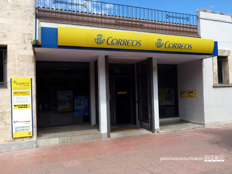 L'oficina de Correus, a l'avinguda de Catalunya de Palamós.