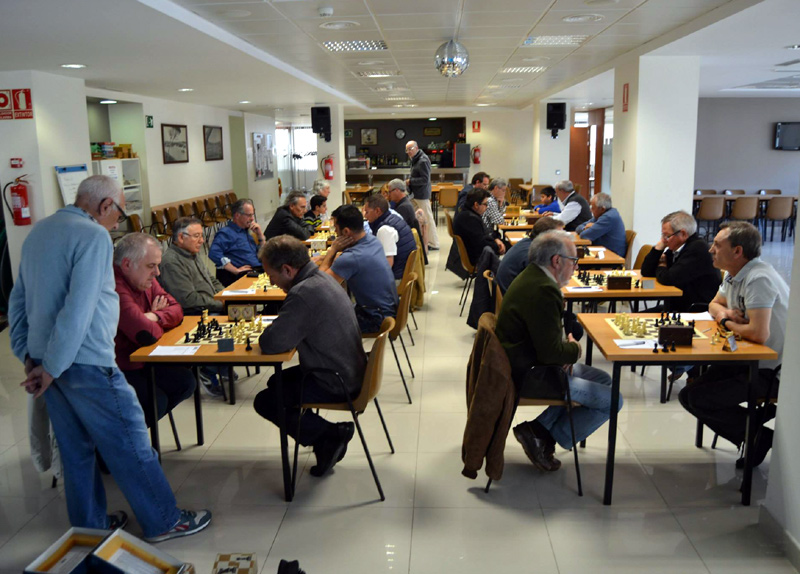 Participants de l'Open d'Escacs de la Gent Gran de Palamós.