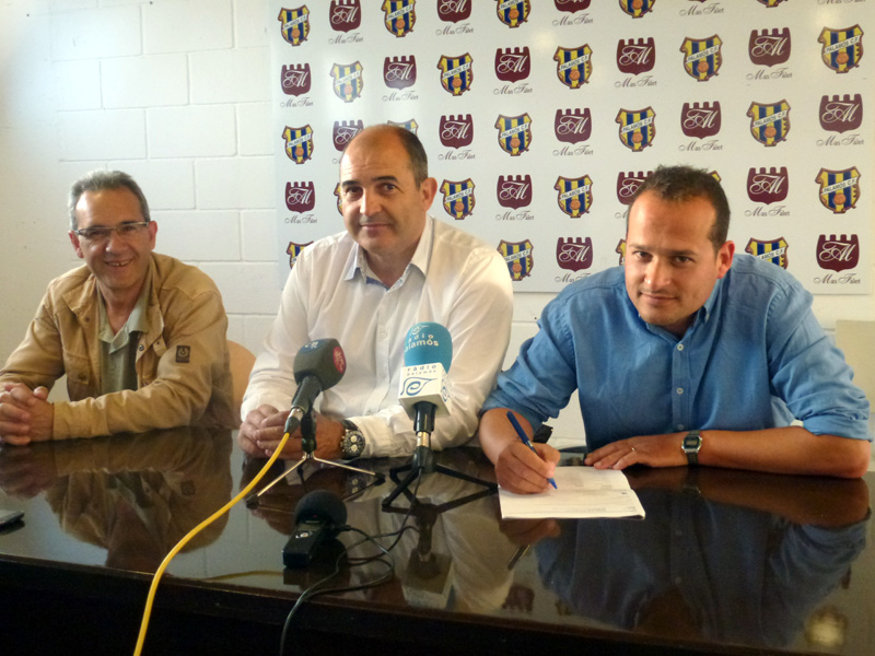 Joan Mármol cotinuarà un any més com a primer entrenador del Palamós C.F. (Foto: Pere Subirana).