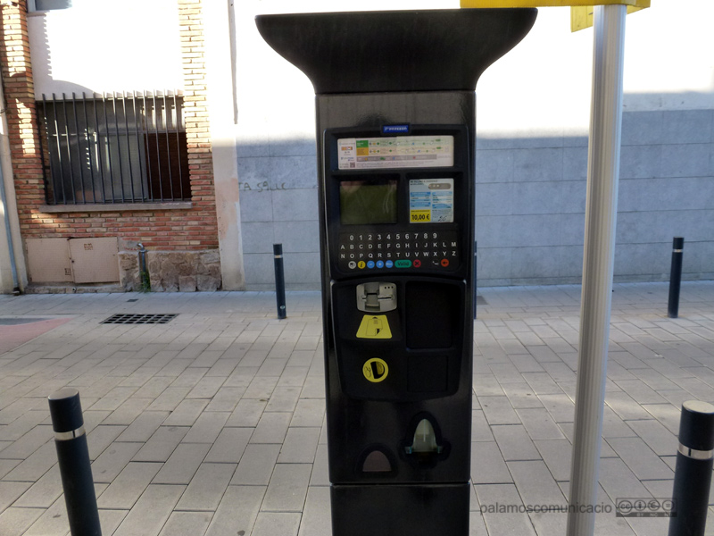 Un parquímetre de la zona verda al carrer de l'Hospital.