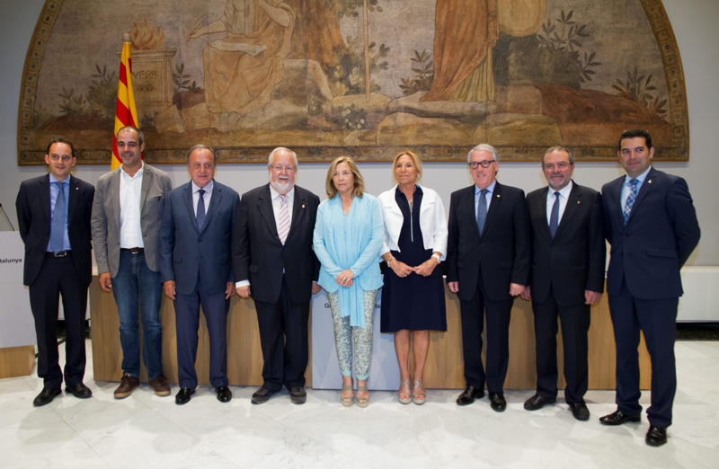 Els representants de les institucions firmants, ahir. (Foto: Generalitat de Catalunya).