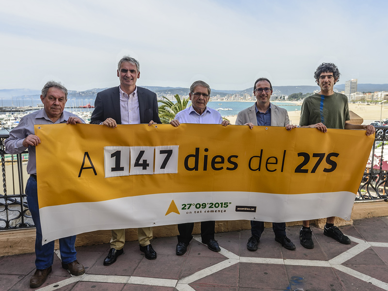 Cinc candidatures de Palamós i Vall-llobrega van firmar el compromís per la independència. (Foto: ANC).