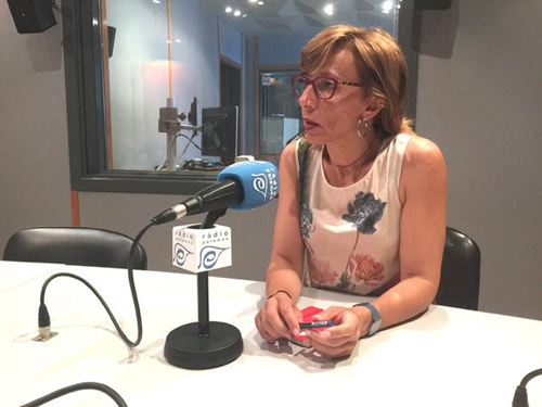 Teresa Ferrés, en l'última edició de la temporada de l'espai de Ràdio Palamós 'Preguntes'.