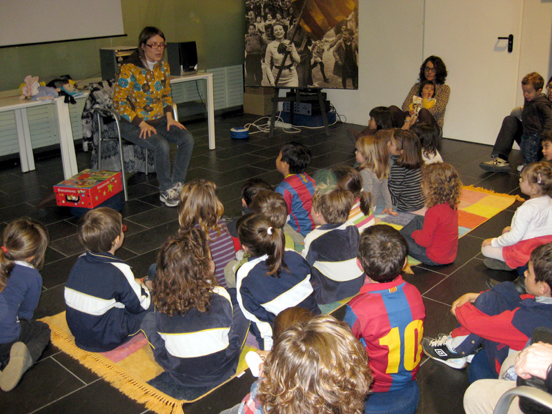 És una activitat perquè els infants agafin l'hàbit d'escoltar música.