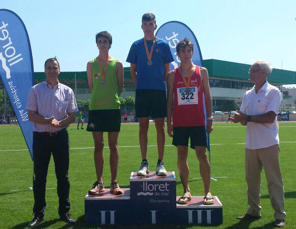 Dani Benítez, en el podi del Campionat de Catalunya. (Foto: AA Palamós).