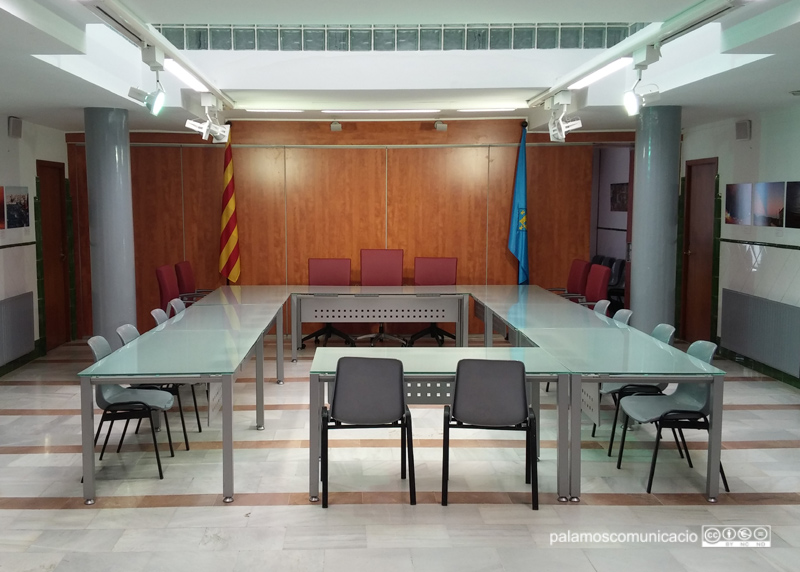 La sala de plens de l'Ajuntament de Palamós.