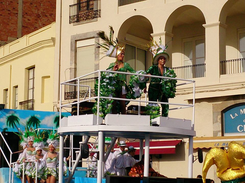 Imatge d'arxiu de la Rua d'estiu de l'any passat. (Foto: Carnaval de Palamós).