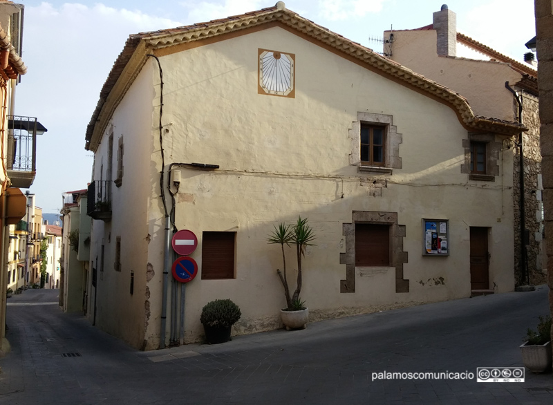 Imatge actual de l'antiga rectoria de Sant Joan, ara a la venda.
