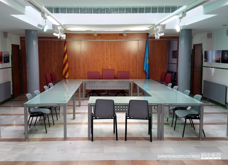 La sala de plens de l'Ajuntament de Palamós viurà avui una sessió extraordinària.
