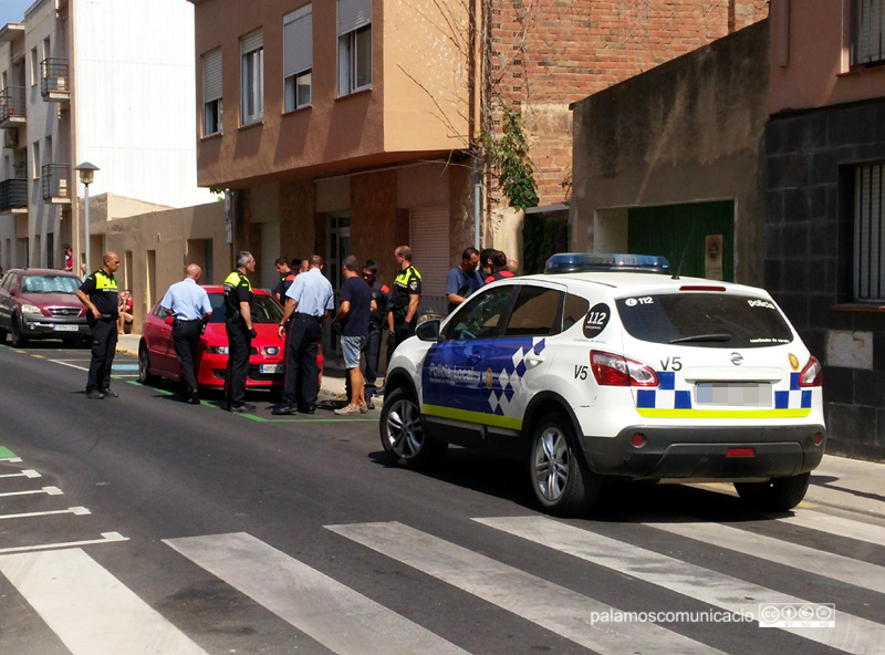 Efectius policials, aquest matí al carrer de López Puigcerver.