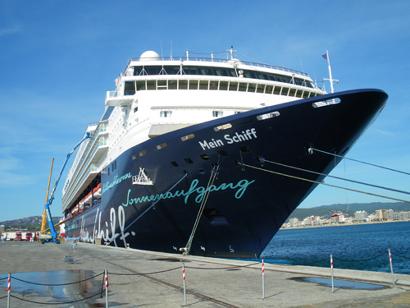 Imatge d'arxiu del Mein Schiff al port de Palamós.