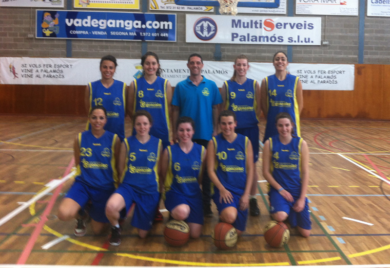 El sènior femení del CE Palamós, en una imatge de la temporada passada. (Foto: CEP).