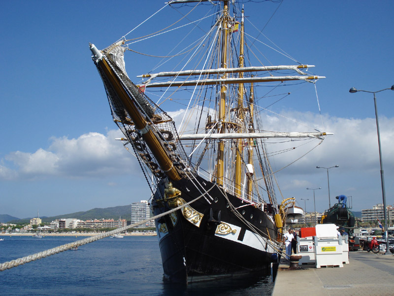 El Palinuro, en una anterior estada al port de Palamós.