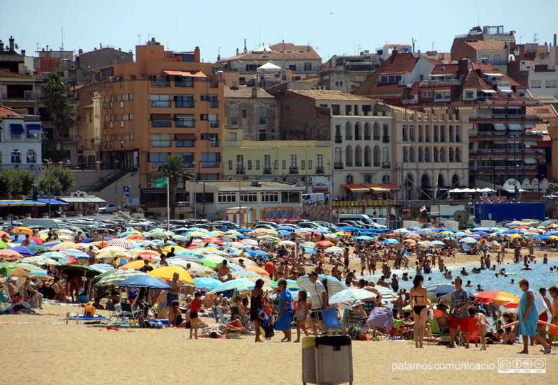La platja Gran de Palamós, al pic de l'estiu.