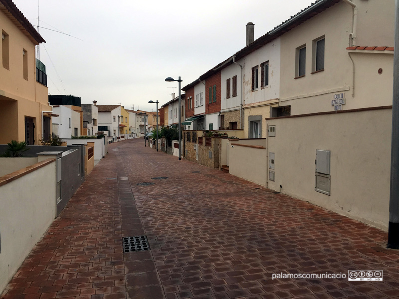 El carrer de Remigi Rubau i Morató, al barri de les Cases Noves.