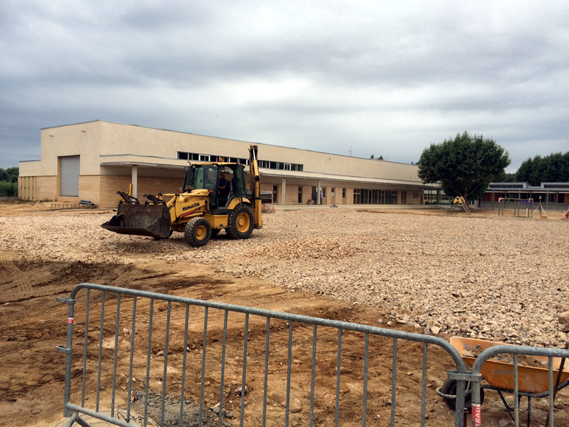 Obres al pati de l'escola Vila-romà. (Foto: Ajuntament de Palamós).