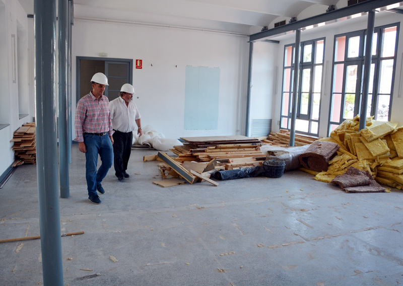 L'alcalde de Calonge, Jordi Soler, fent una visita a les obres.