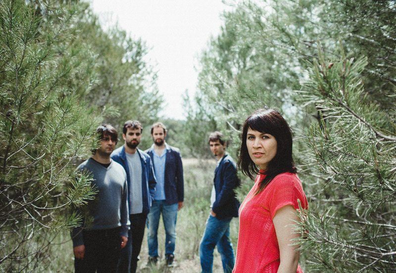 Anna Roig, protagonista principal del concert de demà a Interludi. (Foto:annaroigilombretonchien).