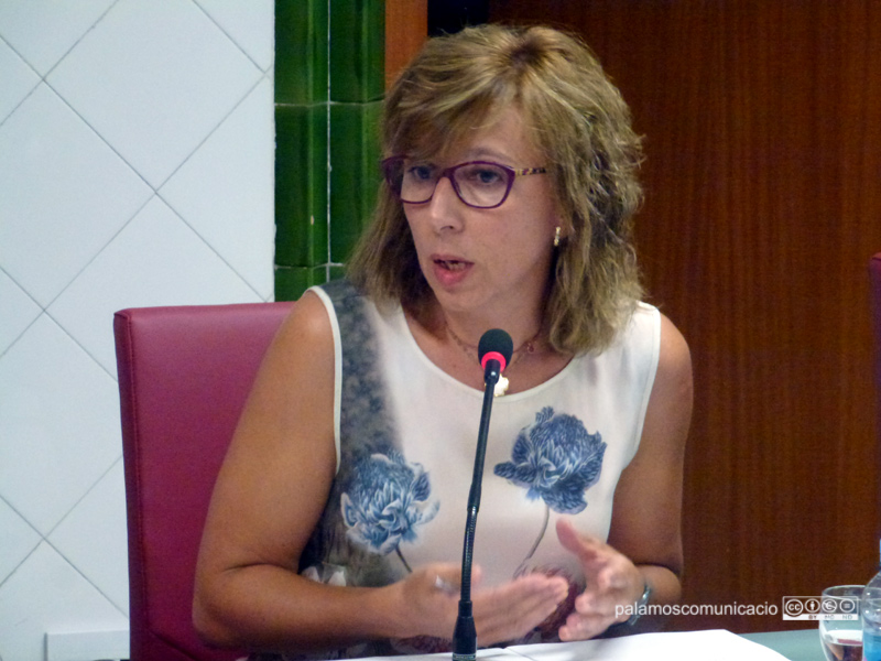 La portaveu del PSC, Teresa Ferrés, intervenint en el darrer Ple municipal.