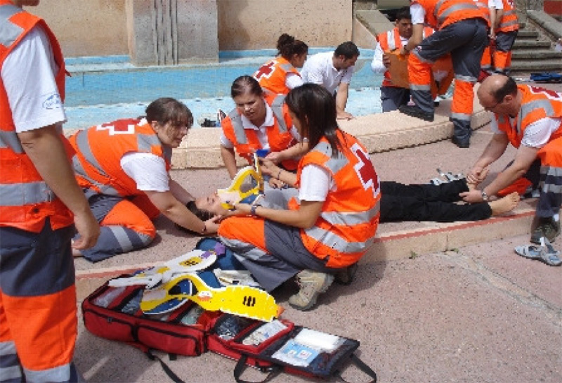 Curs formatiu de Creu Roja, amb una activitat pràctica. (Foto: Creu Roja).