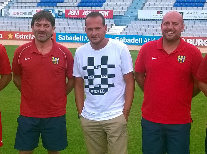 Joan Mármol, al centre, ahir al camp del CE Sabadell. (Foto: Palamós CF).