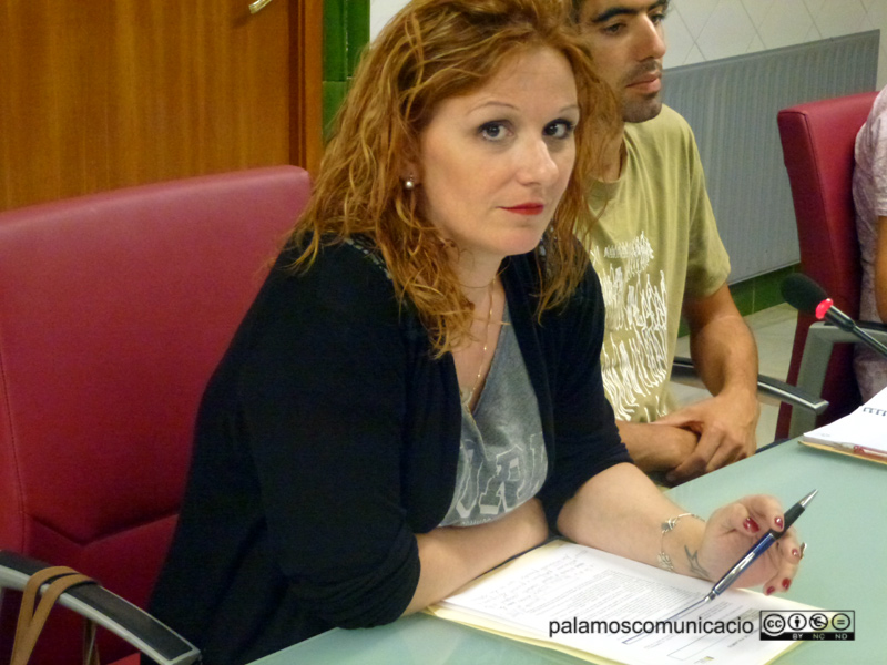 Vanesa Mányik, al Ple de l'Ajuntament de Palamós.