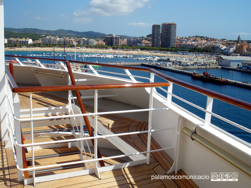 Palamós des del Crystal Serenity, en una anterior escala d'aquest vaixell.