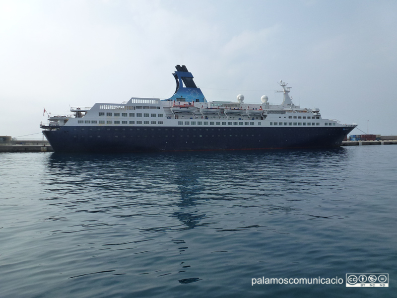 El vaixell Saga Pearl II visita avui el port de Palamós.