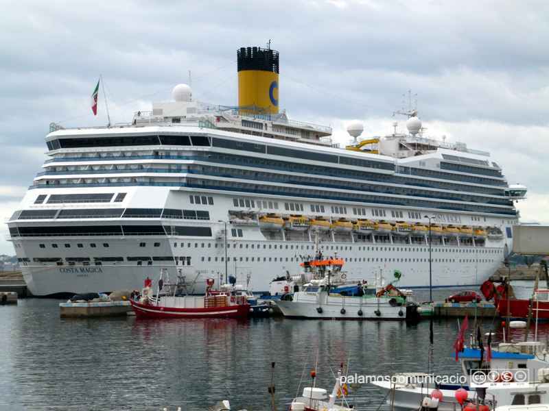 El Costa Mágica al port de Palamós.